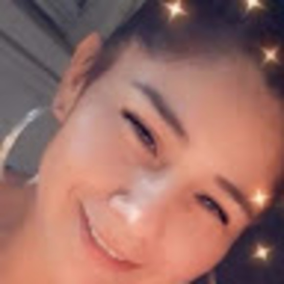 Meet your Posher, April - Picture 1 of 1